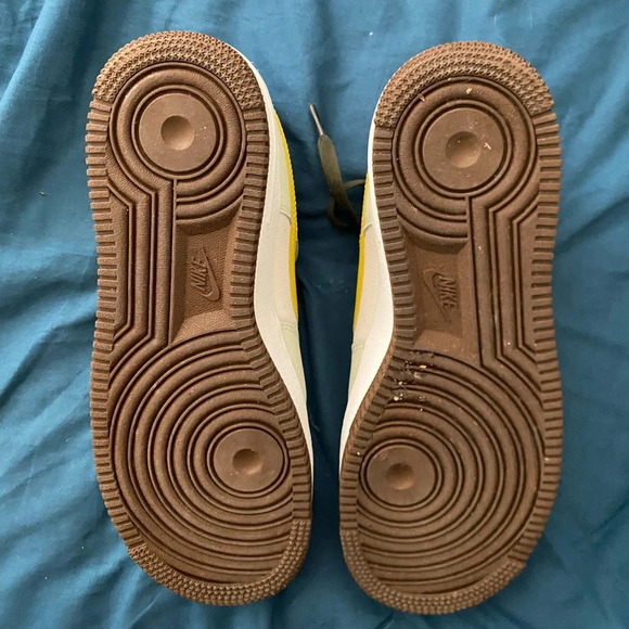 Nike Air Force 1 LV8 Shoes - Picture 2 of 5